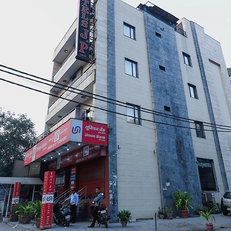 Hotel O J P Inn Near Patel Nagar Metro Station Nuova Delhi Esterno foto