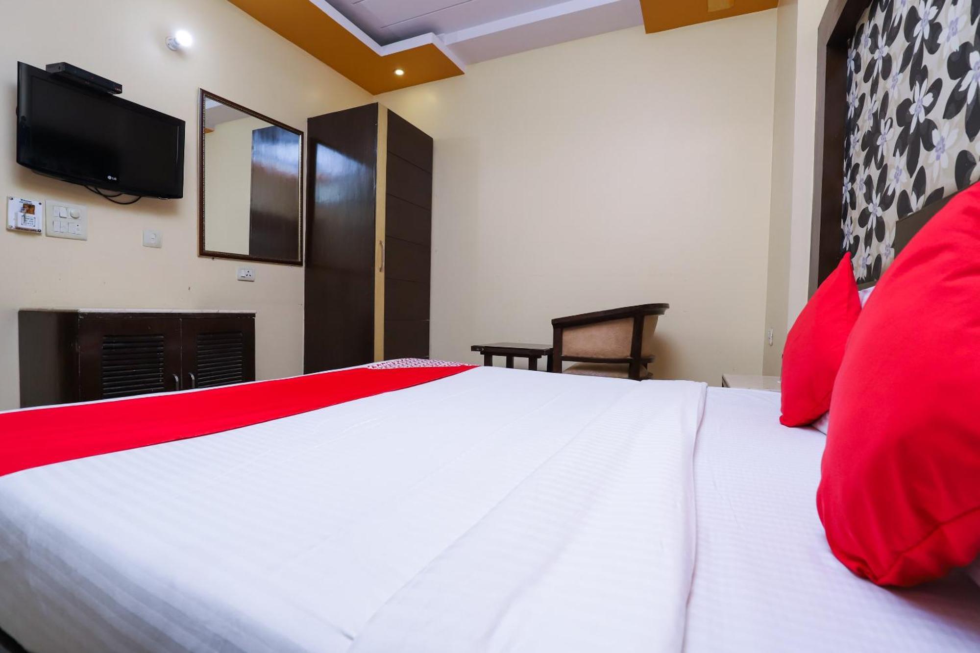 Hotel O J P Inn Near Patel Nagar Metro Station Nuova Delhi Esterno foto