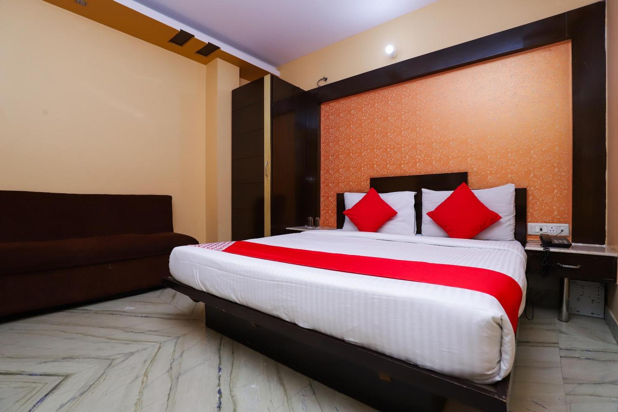 Hotel O J P Inn Near Patel Nagar Metro Station Nuova Delhi Esterno foto