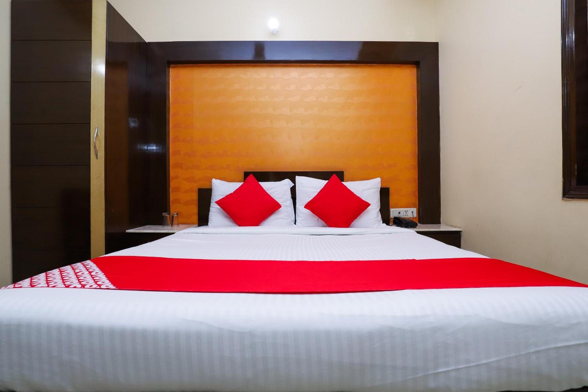 Hotel O J P Inn Near Patel Nagar Metro Station Nuova Delhi Esterno foto